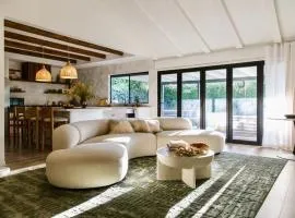 Stylish Designer Home Near Downtown