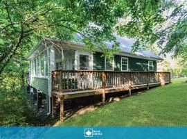 Shenandoah mountain cottage w hot tub & fire pit