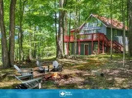 Mountain cabin w hot tub & deck