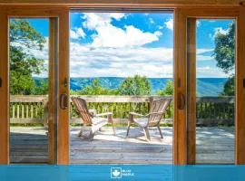 3BR cabin w scenic deck and pet-friendly