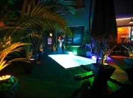 Heated Pool Luxury Retreat - 7 Min from OR Tambo