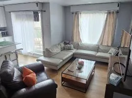 Modern 2-Storey townhouse, 2BR, Free parking, near Hwy401 and Oshawa Centre