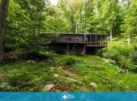 Secluded Oasis w Hot Tub, Screened-in Porch, WiFi!
