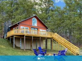 Loft Cabin w, Hot Tub, Fire Pit, Huge Deck & WiFi!