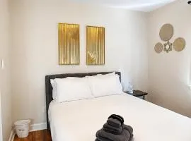 Cozy Private Queen Room 5 with Desk TV and WiFi near Yale