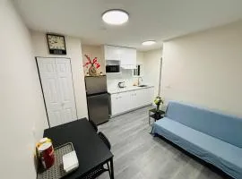 R6-Cozy Private Suit Near Metro, Private bathrm & Living