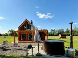 Polesie slow life, bez sąsiadów , nowoczesny domek z tarasem w pobliżu jezior i Poleskiego Parku Narodowego , sauna , jacuzzi, WiFi