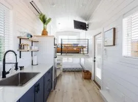 Zion Getaway Cozy Tiny Home with Private Hot Tub