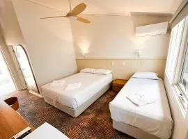Bateau Bay Hotel