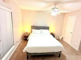 Central 1BR Retreat by Hospital and tollway