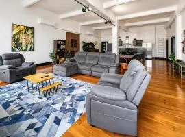 The Nelson Loft - Sauna, Balcony & City Centre Living