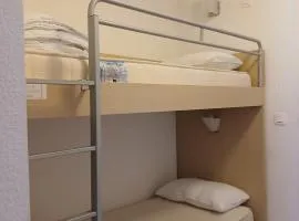 Appartement ski aux pieds, piscine et balcon