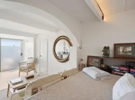 Freshwater Coastal Nook Walk to Beach & Cafes