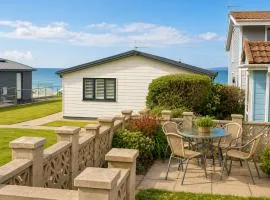 Relaxing Seafront Chalet with Patio near Westward Ho! Beach