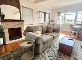 Bright cottage, quiet and centrally located