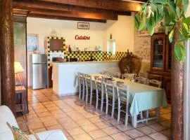 Appartement lumineux à Arles avec piscine partagée