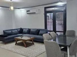 Appartement moderne de 3 chambres avec vue sur la mer et balcons, à 5 minutes à pied des plages