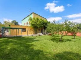 Spacious House with Garden in Touro – Family-Friendly