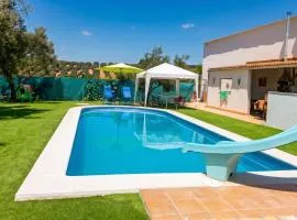 Charming House with Pool in Montilla