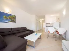 Comfy apartment in Vrsi with fenced garden