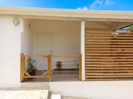 Appartement charmant à Sainte-Rose avec terrasse et jardin – 65 m²