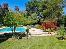 Appartement spacieux à Arles avec piscine et jardin partagé