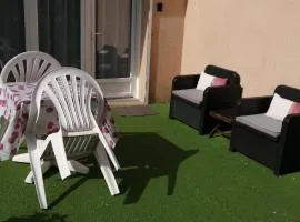 duplex rez-de-jardin 300m de port, commerces, plage
