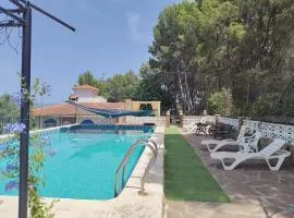 Forest Retreat Naturally Cool, privacy Units A and B with 80M2 square super Pool,Mountain top Hiking trail