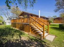 Stunning Lodge For Hire At Carlton Meres In Suffolk Ref 60013M
