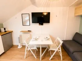Cosy Appt - Near Station to Paris - Ideal Couple