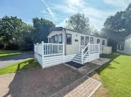Beautiful Caravan With Decking At Carlton Meres Holiday Park, Suffolk Ref 60022M