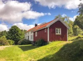 Cozy Home In Averøy With Wifi
