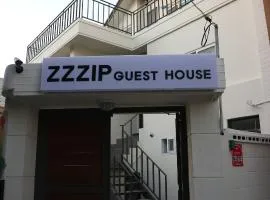 Zzzip Guesthouse in Hongdae