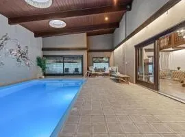Wellness Villa near Vienna - Pool, Sauna & Whirlpool