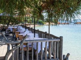 Grand Hôtel De Cala Rossa & Spa Nucca، فندق في بورتو فيكيو