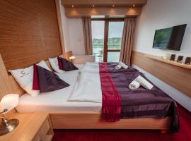 Hotel Corvus Aqua, property with onsen in Orosháza