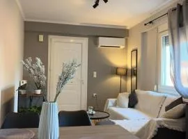 Cozy & Stylish Apartment - Steps from the Market