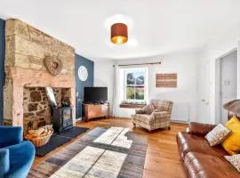 Berwick - Sleeps 5 - 3 Bedrooms - 1 Bedroom Downstairs with Bathroom - Secure Garden - Dogs Stay Free - Stunning Beach Walks - Near Restaurant & Play Park & Garden Centre - Log Fire - Outdoor Eating - Free Parking - Quiet Rural Location - Fast Wifi