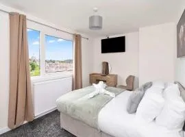 Central Hawick Apt - Free Parking - Self Check-In
