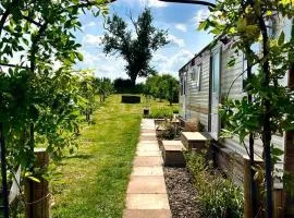 The Lodge - 3BR, Woodland Forge, Garden Patio, Parking, Sleeps 6