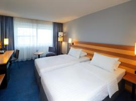 IntercityHotel Frankfurt Airport Terminal 3، فندق في فرانكفورت ماين