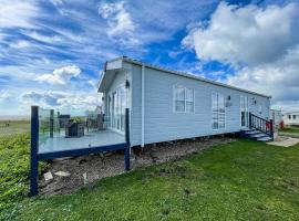 Modern Caravan With Beautiful Seaviews In Suffolk! Ref 90023Sv, ξενοδοχείο σε Benacre