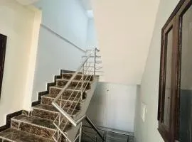Hotel Khullar