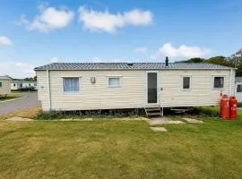 Homely Caravan At Kessingland Beach Holiday Park, Suffolk Ref 90040Bc