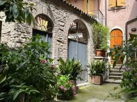 Mirella house Desenzano del Garda -Centro storico, 30 mt dal lago