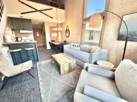 Top Flr Ski-In/Ski-Out Condo | Hot Tub & Pool