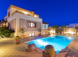 Villa near ibiza Town Sleeps 14, hotel in Ibiza Town