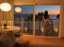 Apartamento con vistas al mar y piscina