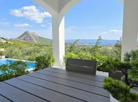 Holiday home MareVista near Split heated pool