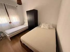 Aconchegante Quarto em uma Casa perto da Praia